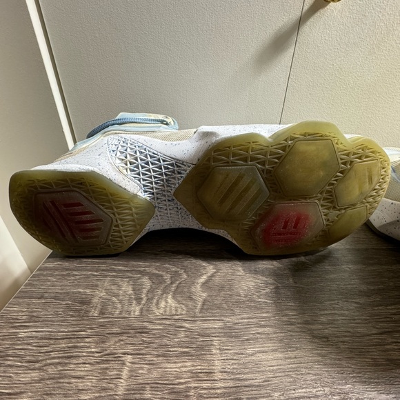 Lebron James Christmas shoes Size 11.5 - Picture 6 of 12